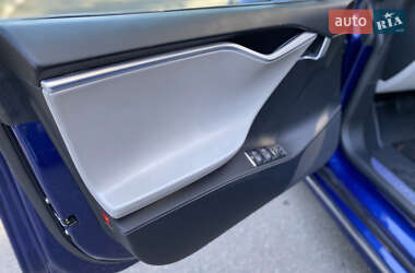 Лифтбек Tesla Model S 2015 в 