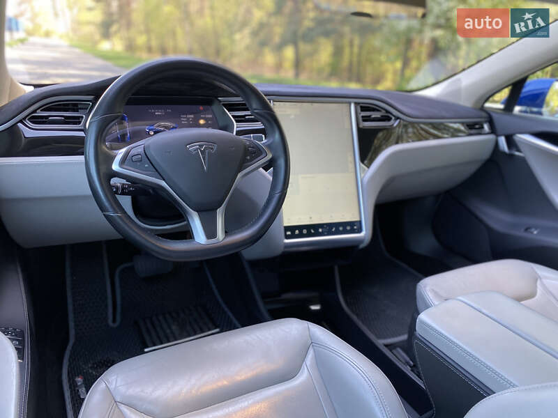 Ліфтбек Tesla Model S 2015 в Бучі