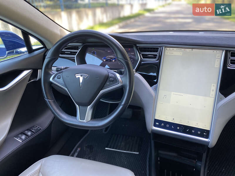 Ліфтбек Tesla Model S 2015 в Бучі