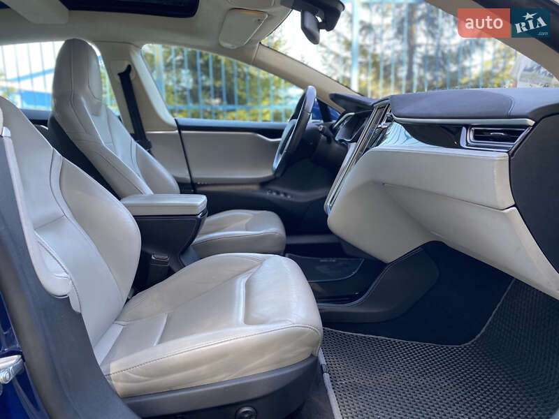 Ліфтбек Tesla Model S 2015 в Бучі