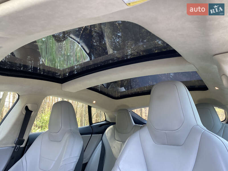 Ліфтбек Tesla Model S 2015 в Бучі
