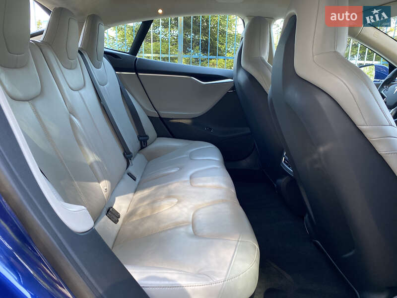 Ліфтбек Tesla Model S 2015 в Бучі