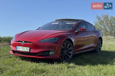 Лифтбек Tesla Model S 2013 в 