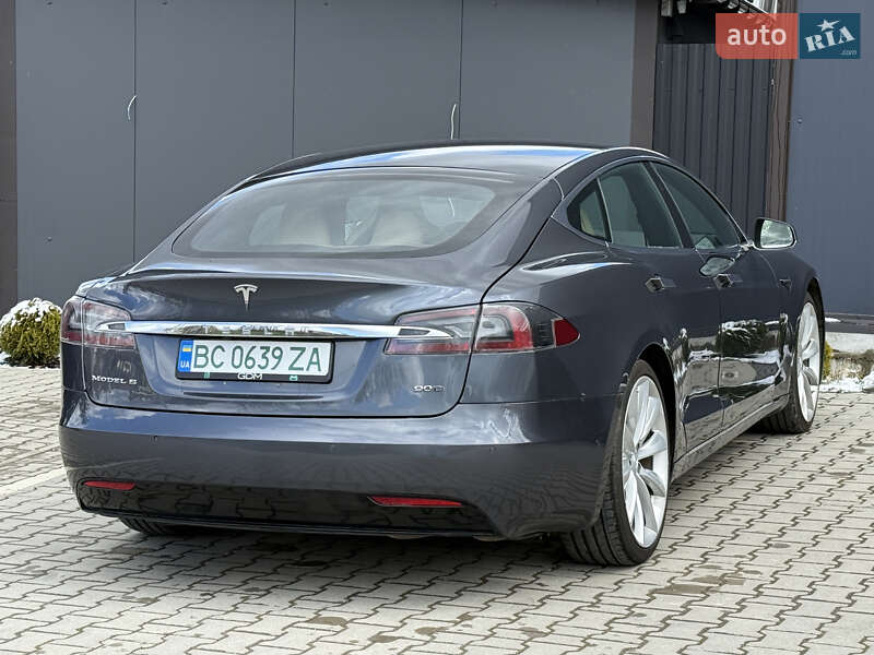 Лифтбек Tesla Model S 2017 в Львове