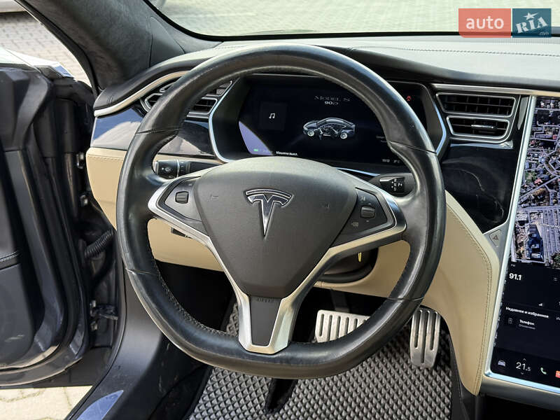 Лифтбек Tesla Model S 2017 в Львове