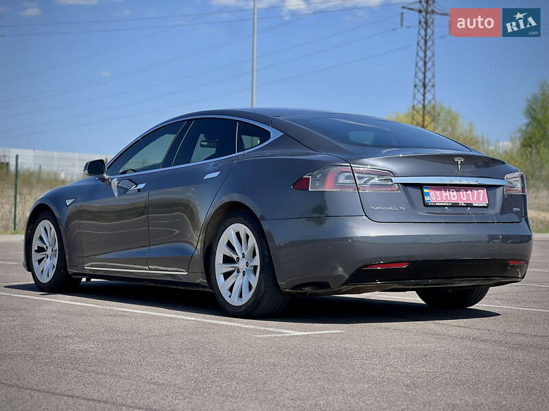Лифтбек Tesla Model S 2016 в Ровно