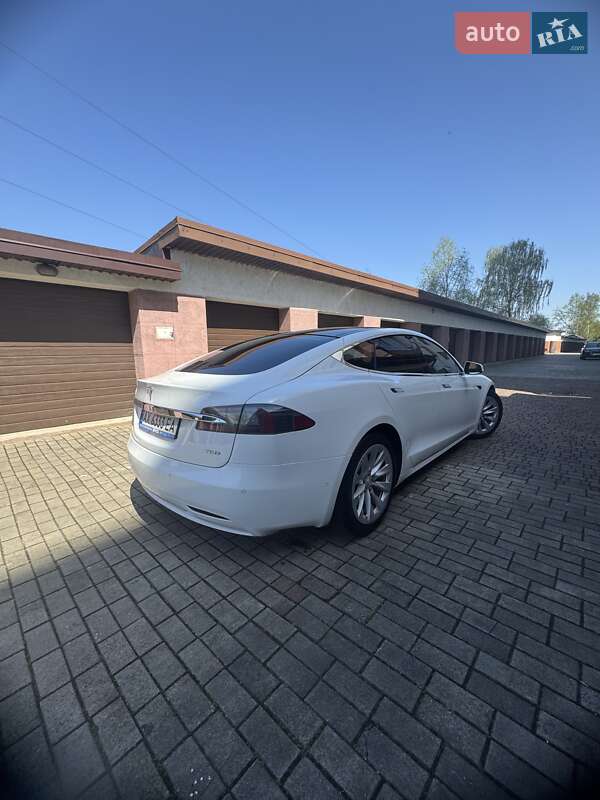 Лифтбек Tesla Model S 2017 в Ивано-Франковске