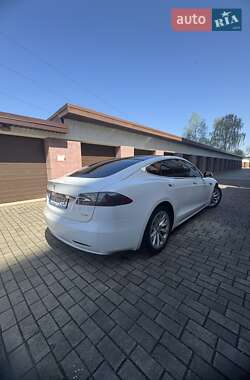 Лифтбек Tesla Model S 2017 в 