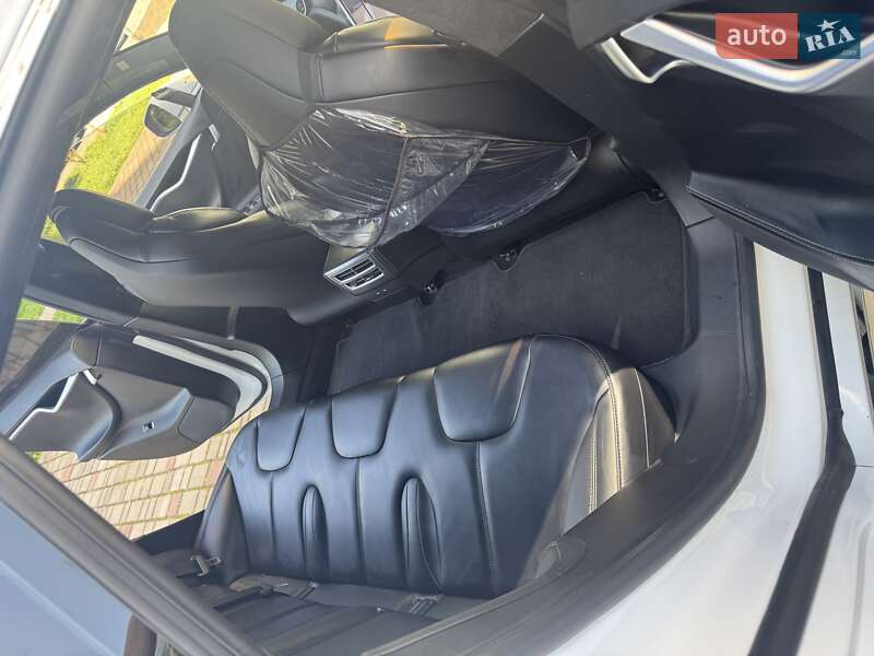 Лифтбек Tesla Model S 2017 в Ивано-Франковске