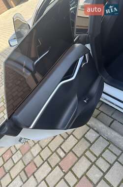 Лифтбек Tesla Model S 2017 в 