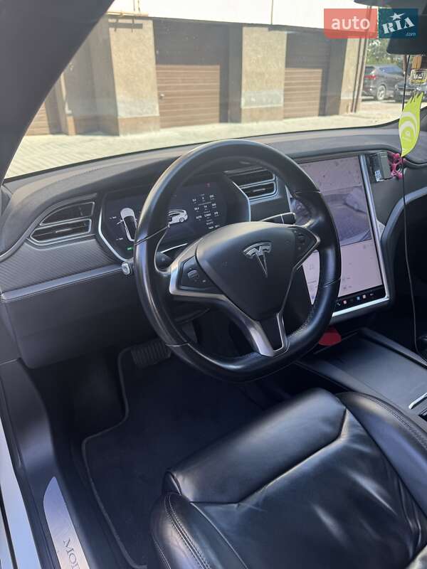 Лифтбек Tesla Model S 2017 в Ивано-Франковске