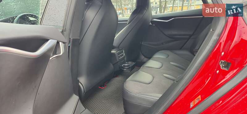 Лифтбек Tesla Model S 2017 в Киеве фото 18 Лифтбек Tesla Model S 2017 в Киеве