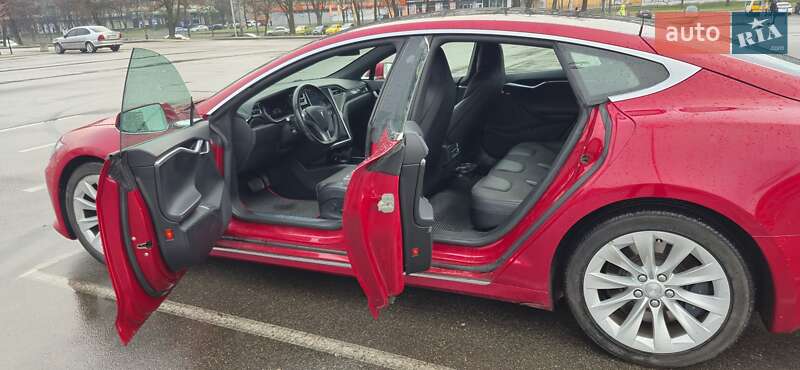 Лифтбек Tesla Model S 2017 в Киеве фото 6 Лифтбек Tesla Model S 2017 в Киеве