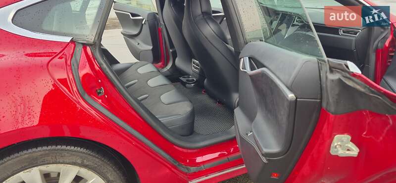 Лифтбек Tesla Model S 2017 в Киеве фото 8 Лифтбек Tesla Model S 2017 в Киеве