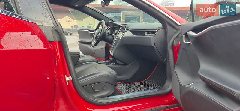 Лифтбек Tesla Model S 2017 в Киеве фото 9 Лифтбек Tesla Model S 2017 в Киеве