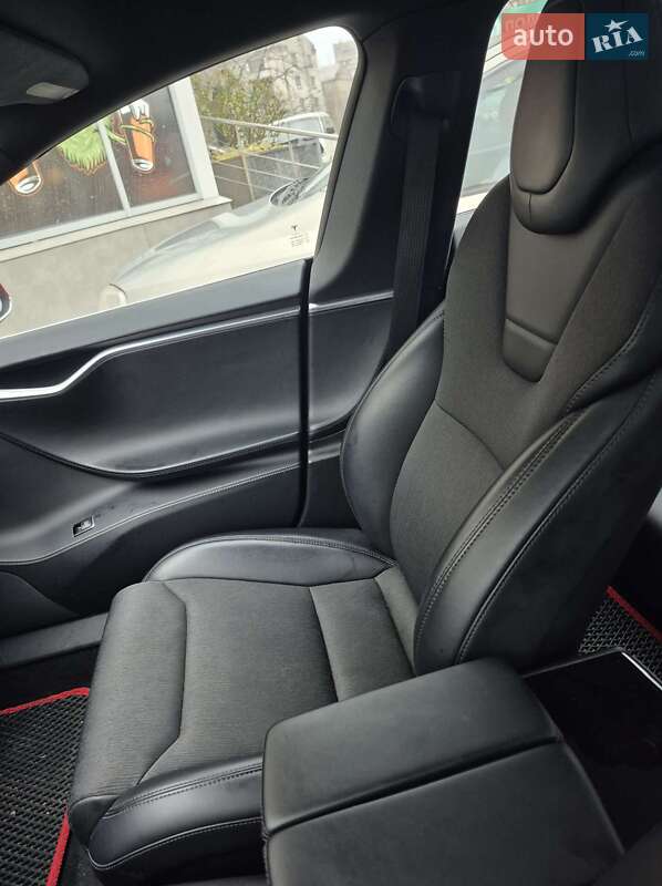 Лифтбек Tesla Model S 2017 в Киеве фото 22 Лифтбек Tesla Model S 2017 в Киеве