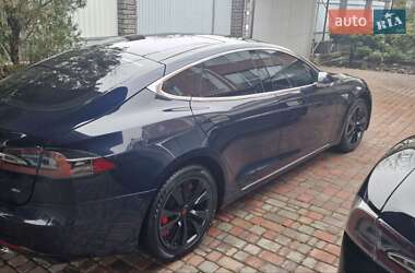 Лифтбек Tesla Model S 2014 в 