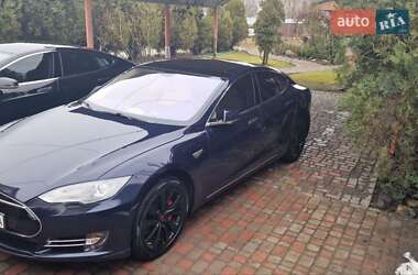 Лифтбек Tesla Model S 2014 в 
