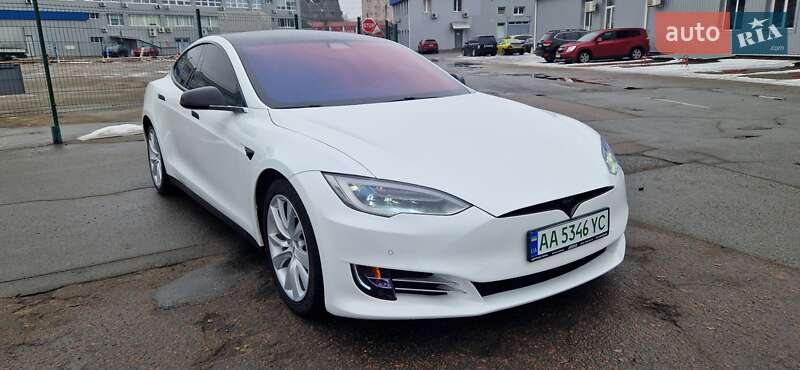 Лифтбек Tesla Model S 2017 в 