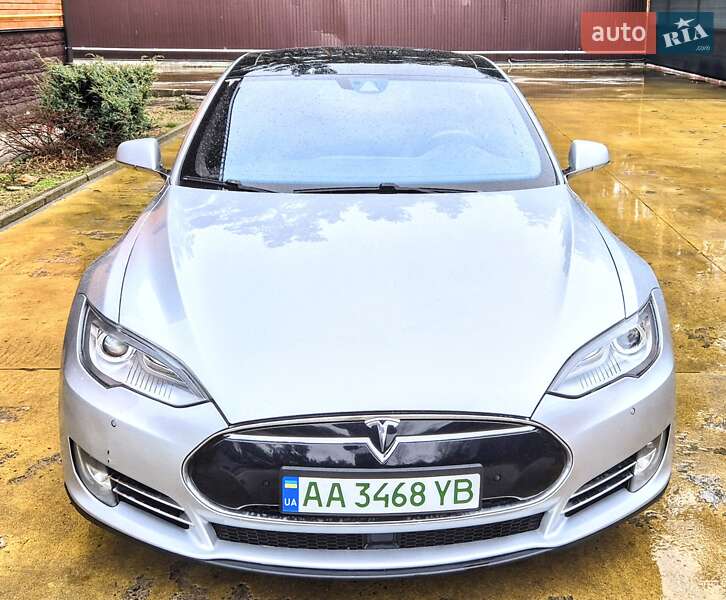 Tesla Model S 2015