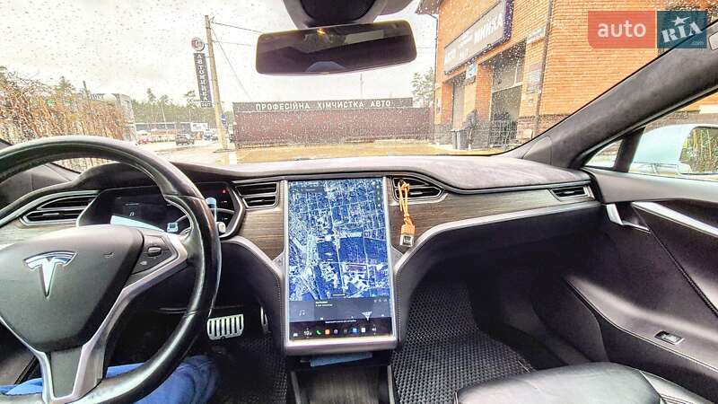 Лифтбек Tesla Model S 2015 в Киеве фото 22 Лифтбек Tesla Model S 2015 в Киеве