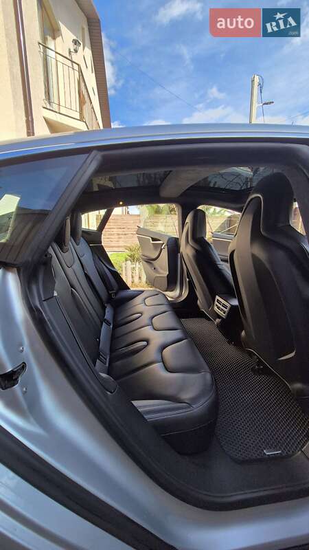 Лифтбек Tesla Model S 2015 в Киеве фото 29 Лифтбек Tesla Model S 2015 в Киеве