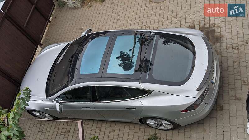 Лифтбек Tesla Model S 2015 в Киеве фото 35 Лифтбек Tesla Model S 2015 в Киеве