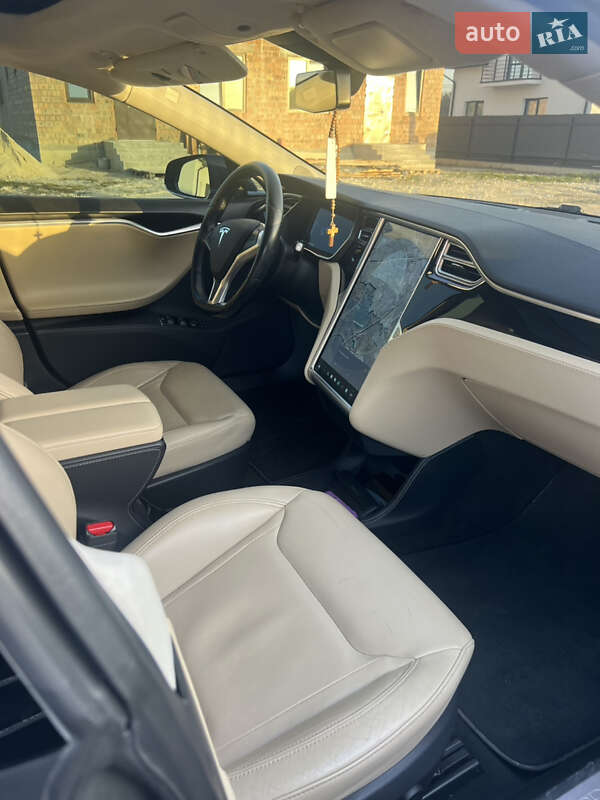 Лифтбек Tesla Model S 2015 в Львове