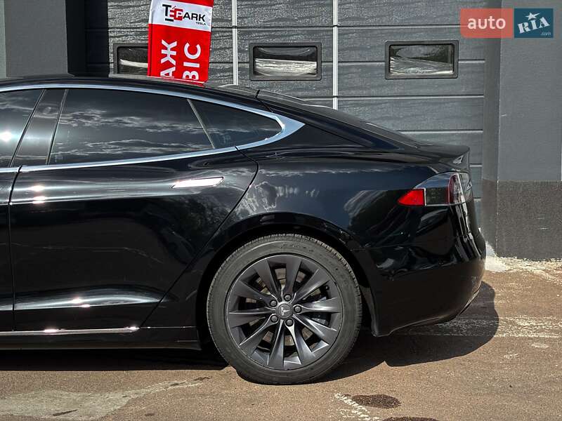 Лифтбек Tesla Model S 2019 в Киеве