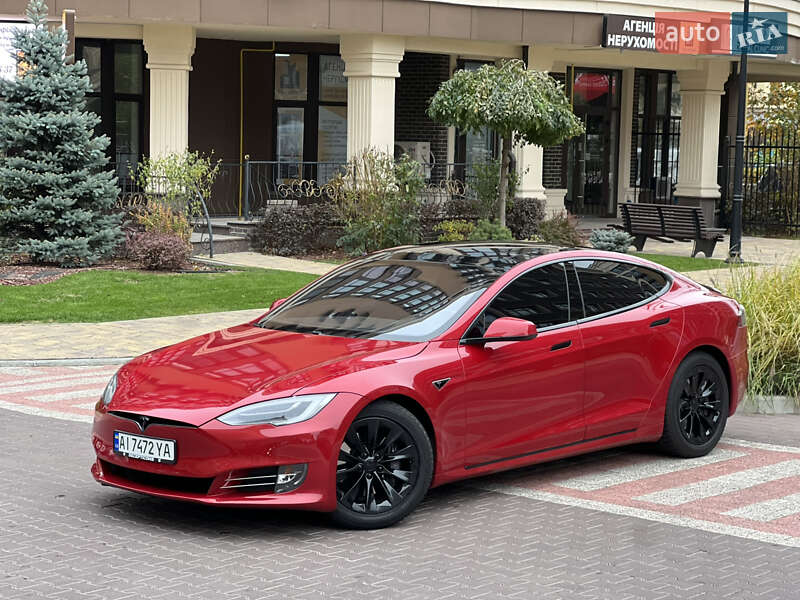 Ліфтбек Tesla Model S 2016 в Києві
