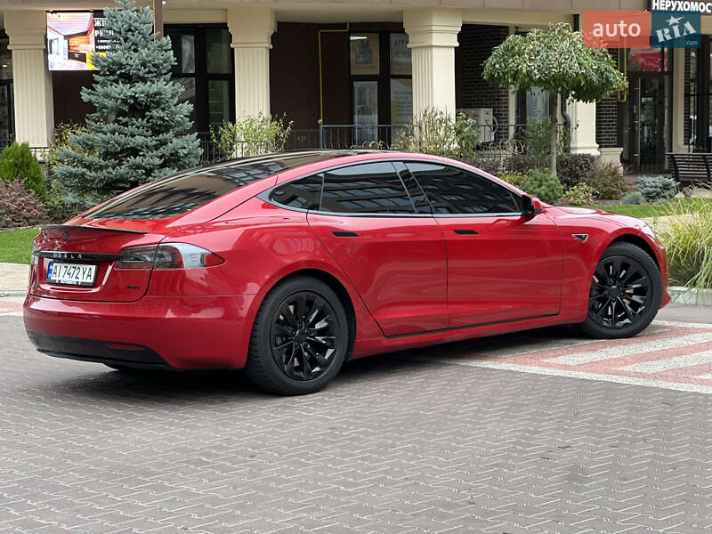 Ліфтбек Tesla Model S 2016 в Києві