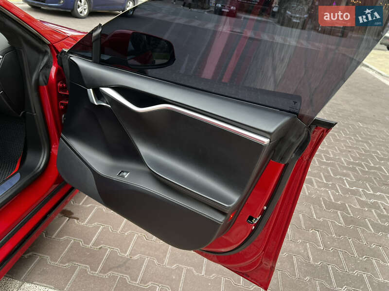 Ліфтбек Tesla Model S 2016 в Києві