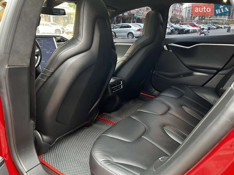 Ліфтбек Tesla Model S 2016 в Києві