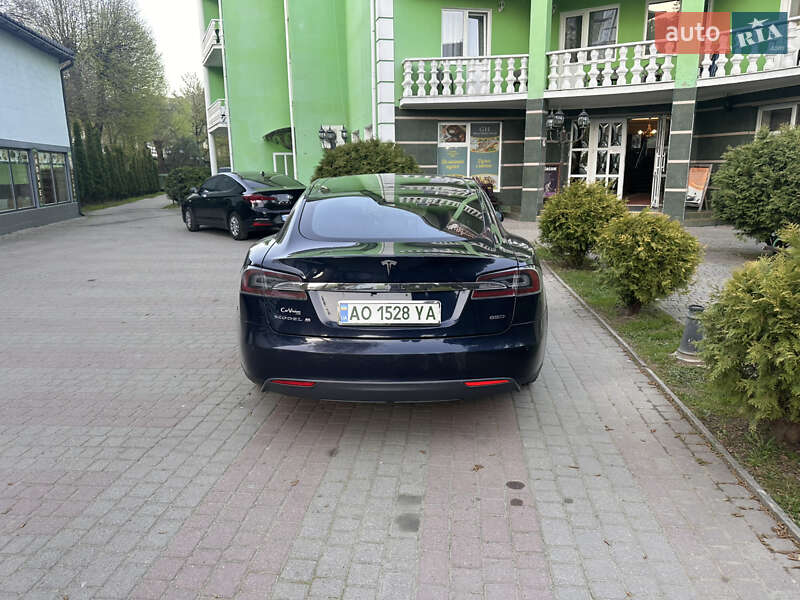 Ліфтбек Tesla Model S 2015 в Сваляві