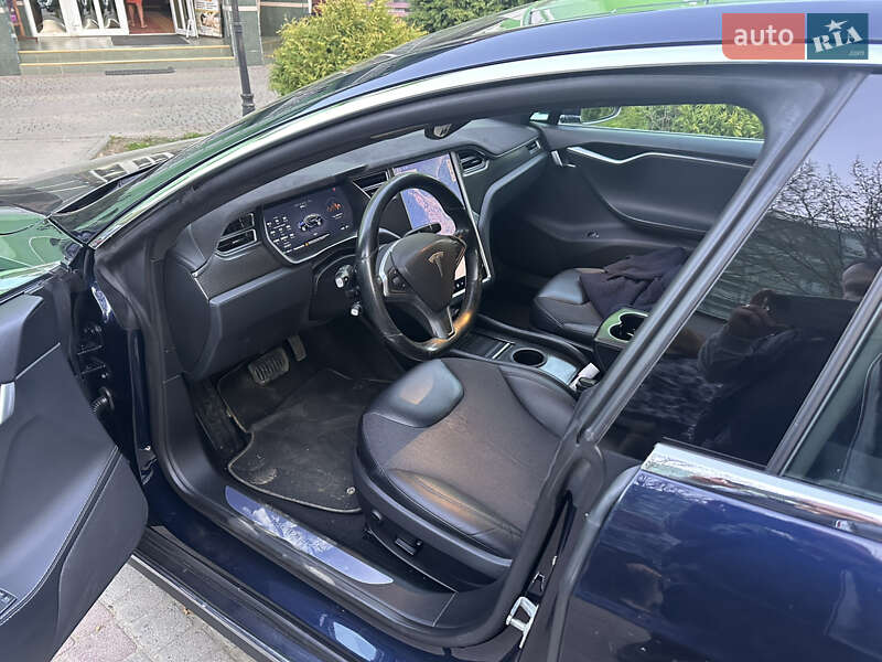 Ліфтбек Tesla Model S 2015 в Сваляві