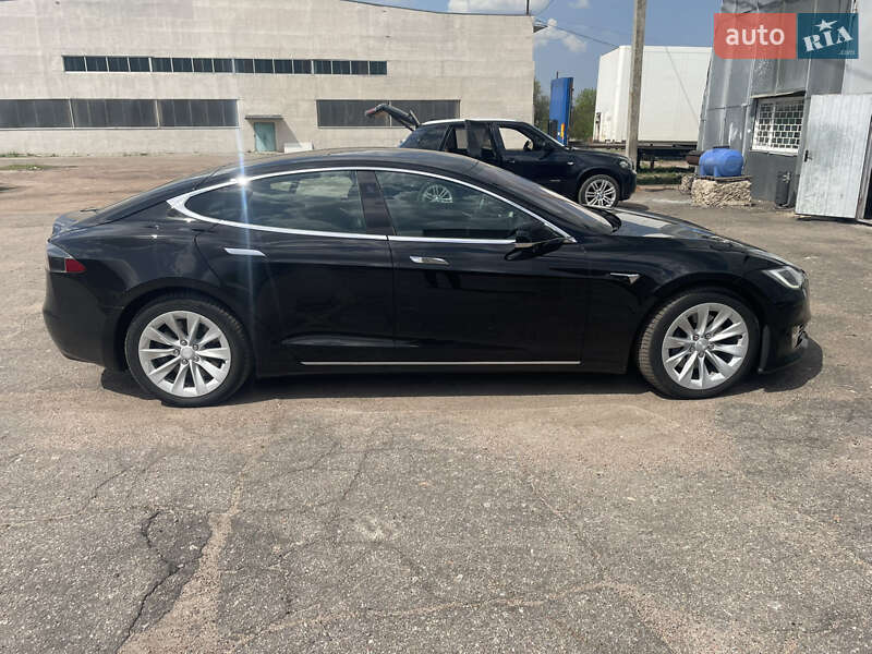 Лифтбек Tesla Model S 2018 в Александрие