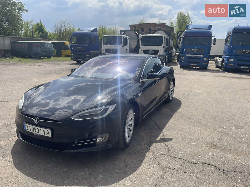 Лифтбек Tesla Model S 2018 в Александрие