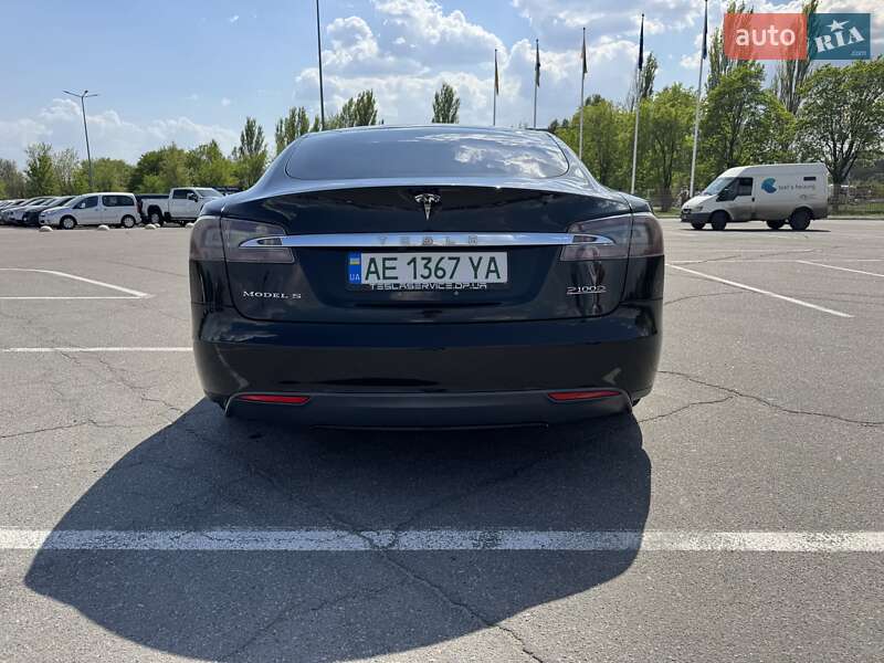 Ліфтбек Tesla Model S 2013 в Дніпрі