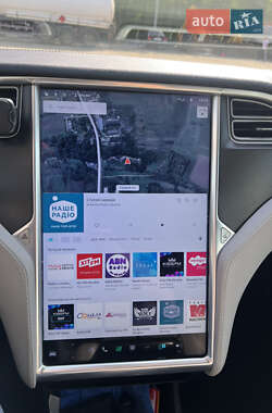 Лифтбек Tesla Model S 2015 в 