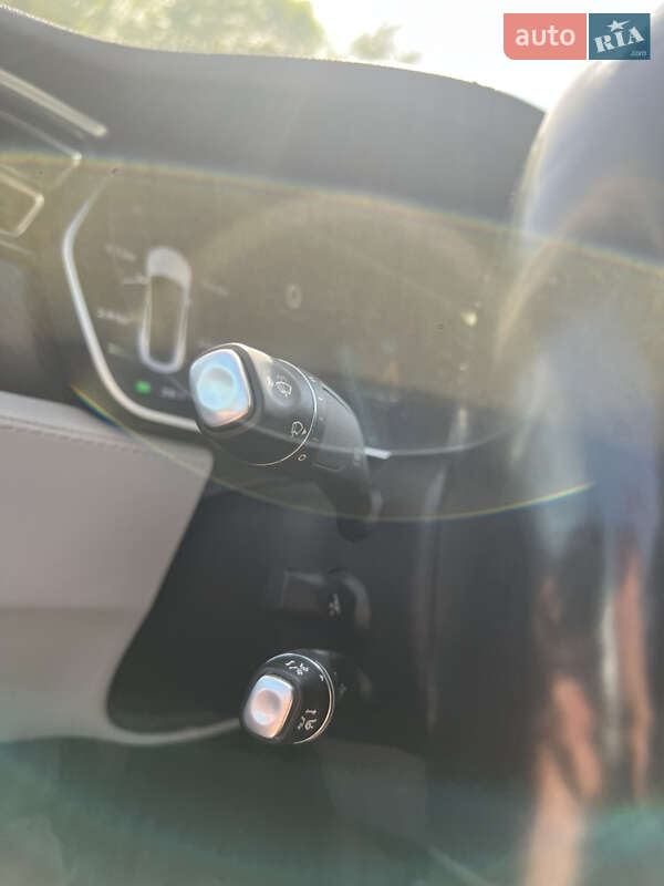 Лифтбек Tesla Model S 2015 в Львове
