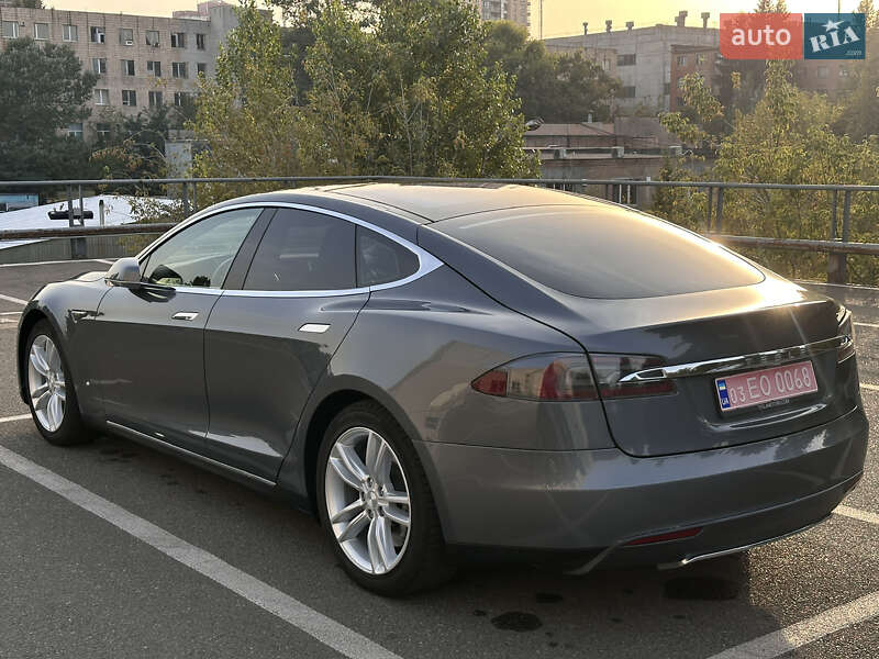Лифтбек Tesla Model S 2014 в Киеве