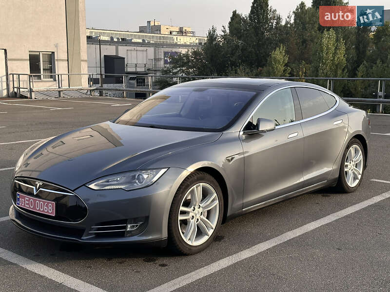 Лифтбек Tesla Model S 2014 в Киеве