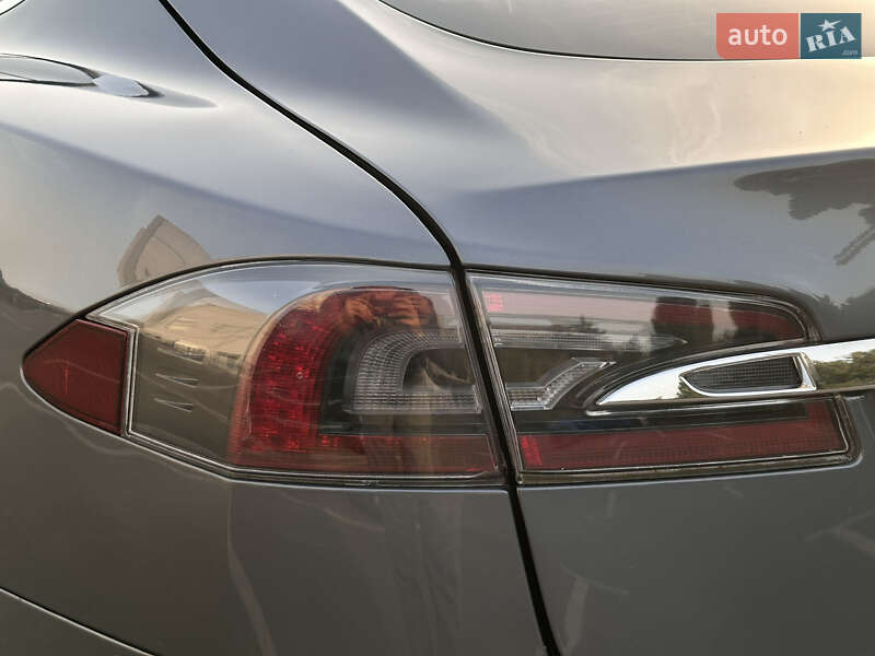 Лифтбек Tesla Model S 2014 в Киеве