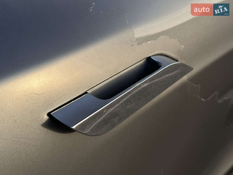 Лифтбек Tesla Model S 2014 в Киеве
