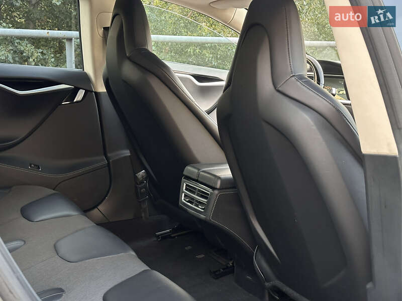 Лифтбек Tesla Model S 2014 в Киеве
