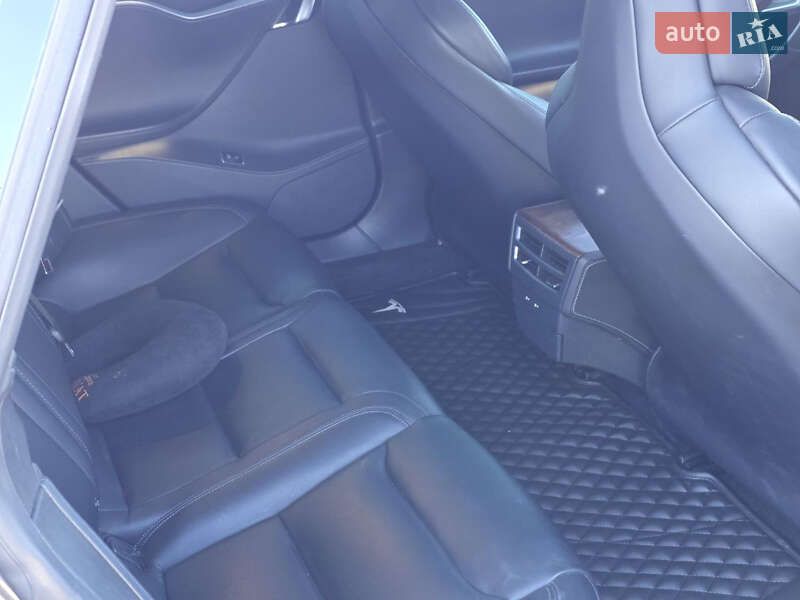 Лифтбек Tesla Model S 2018 в Тернополе