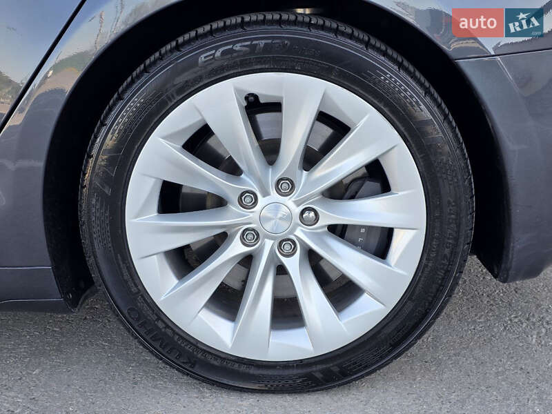 Лифтбек Tesla Model S 2018 в Тернополе