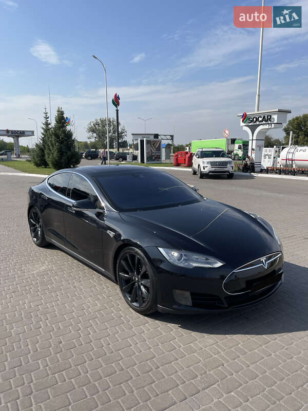 Лифтбек Tesla Model S 2015 в Ровно