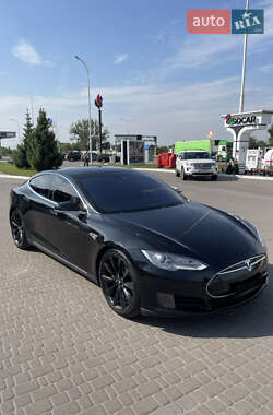 Лифтбек Tesla Model S 2015 в 