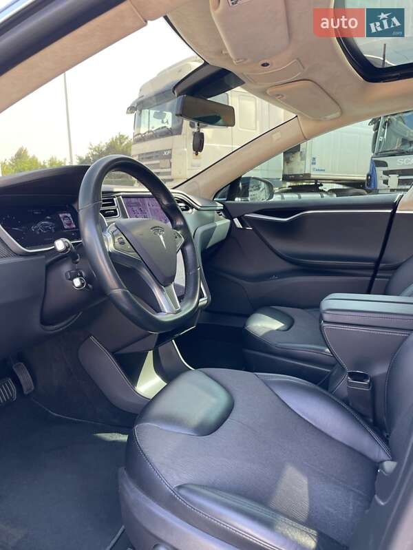 Лифтбек Tesla Model S 2015 в Ровно
